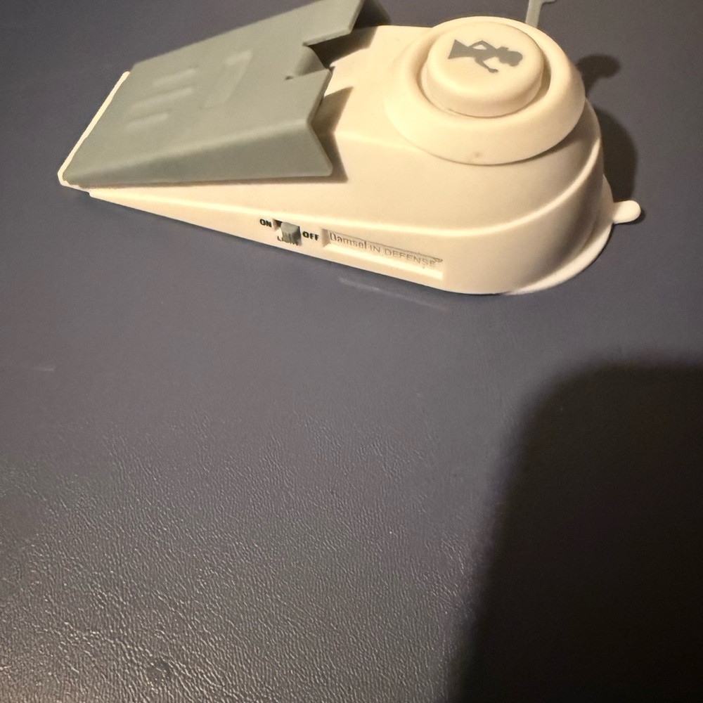 Damsel in Defense Step Off Portable Entry Alarm - Picture 3 of 4